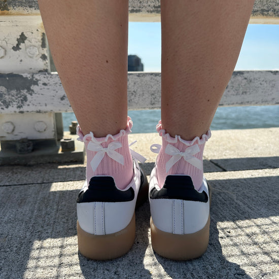 Light pink ruffle grips