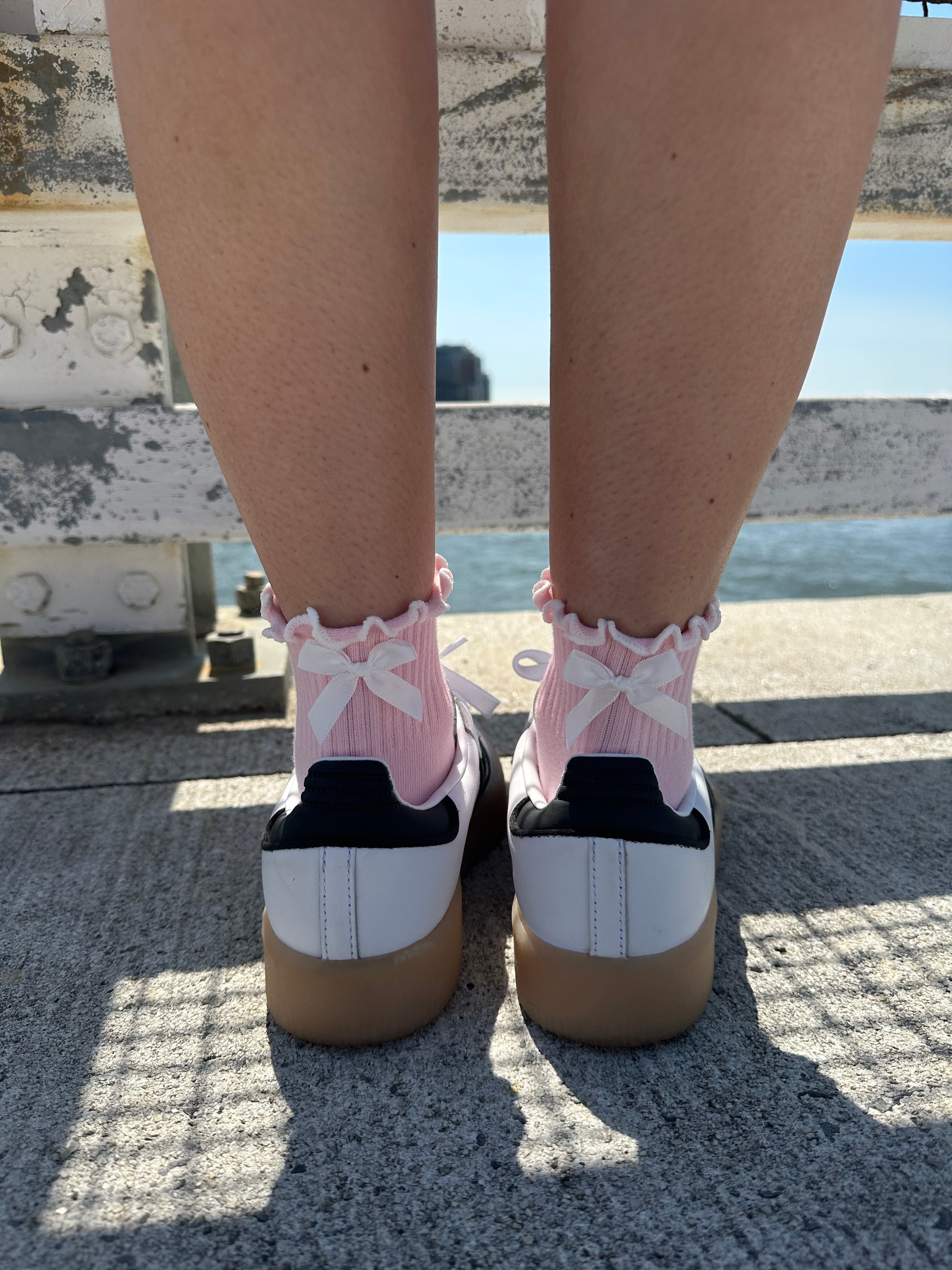 Light pink ruffle grips