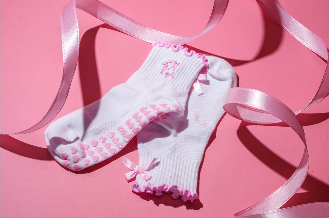 Blue pink workout grips