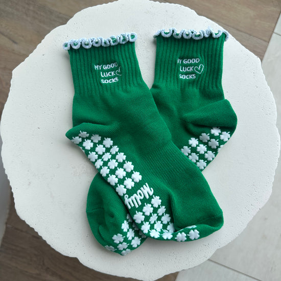 Green cozy ruffle socks