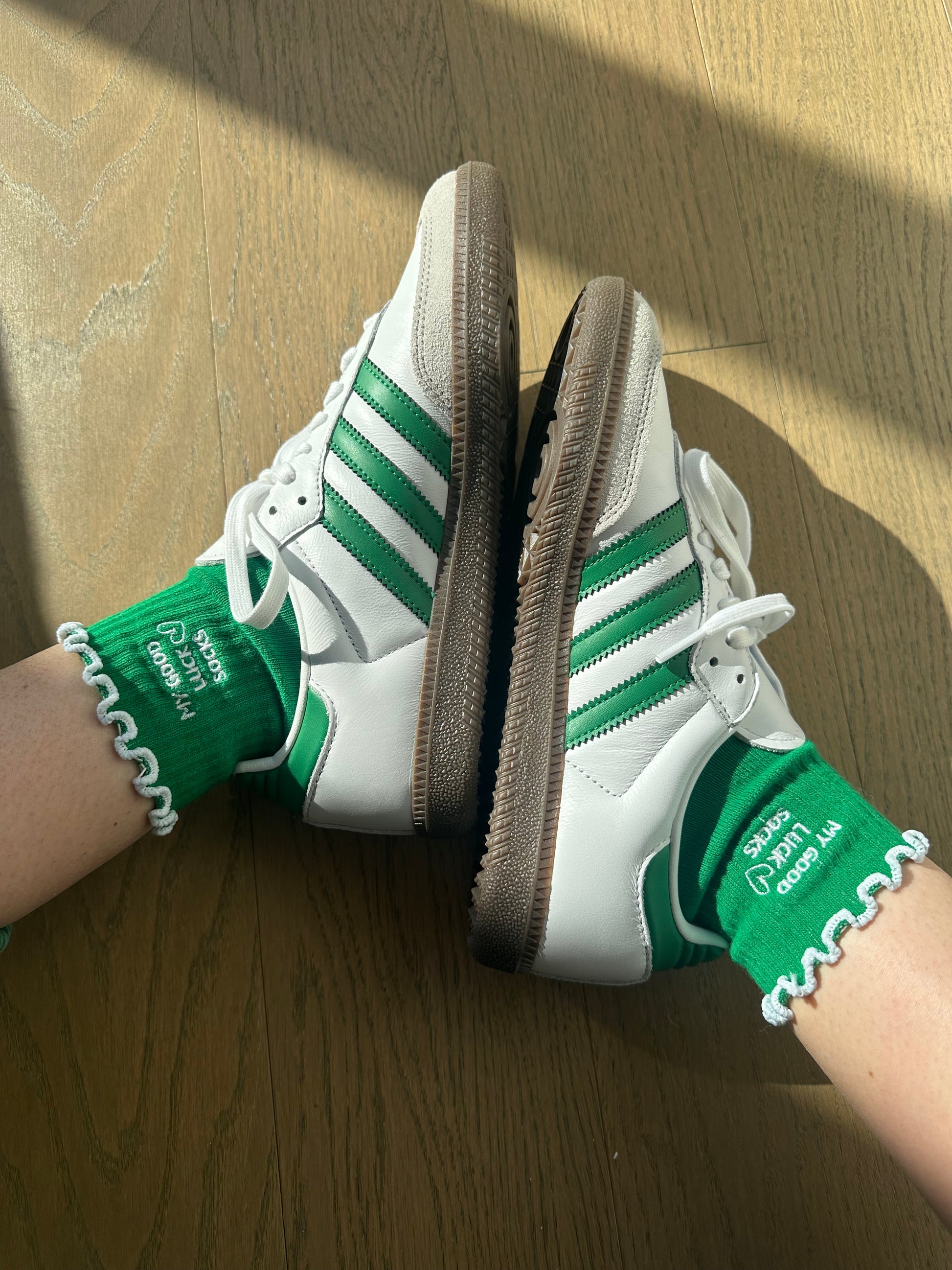 Green cozy ruffle socks