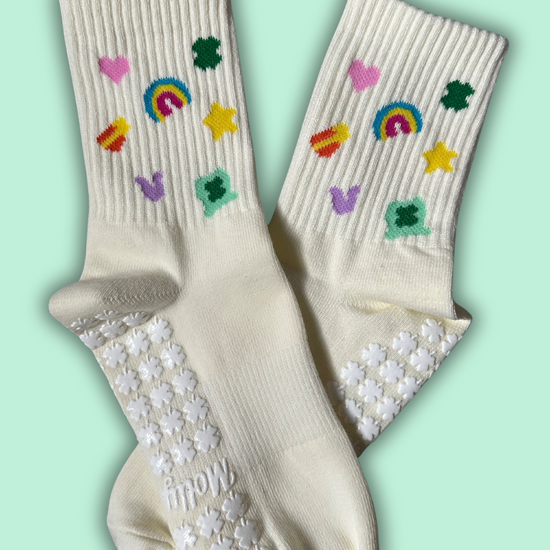 Cream ruffle workout socks