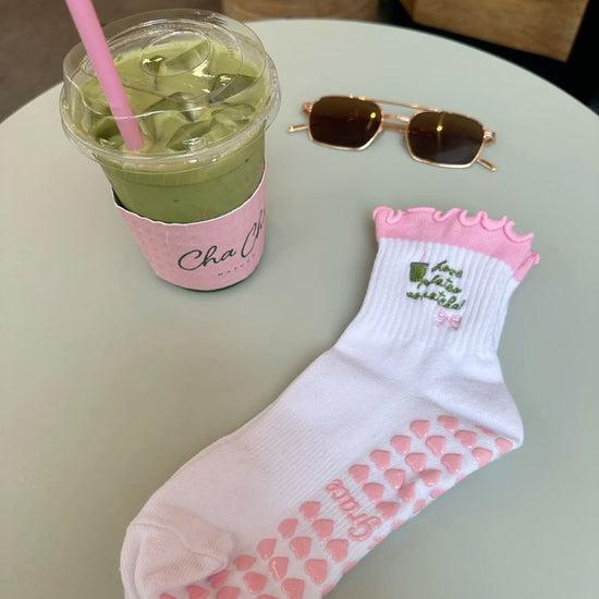 Pink ruffle heart grips